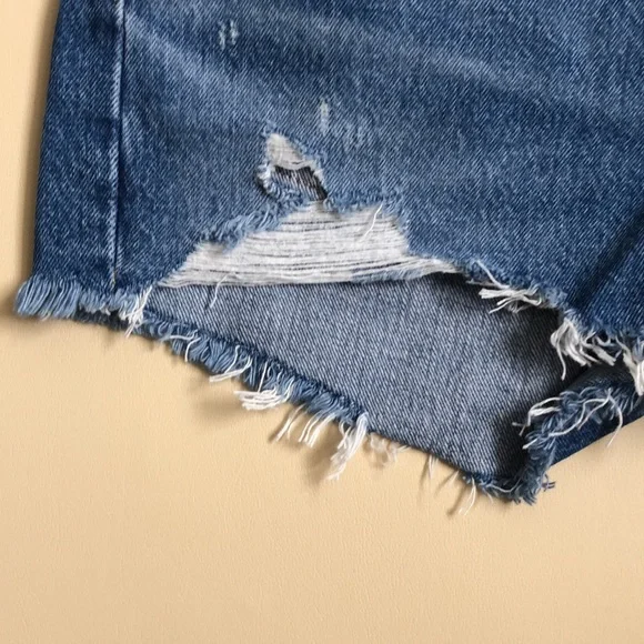Levi’s Cut Off Distressed Denim Jean Shorts Sz 28‎ - Picture 2 of 7